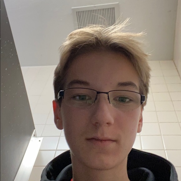 Profile Picture of Kevin Motzko (@kmotzko) on Poshmark