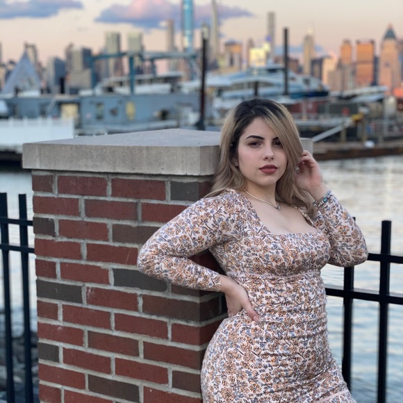 Profile Picture of Rosemary Gonzalez (@rosemarygonz379) on Poshmark