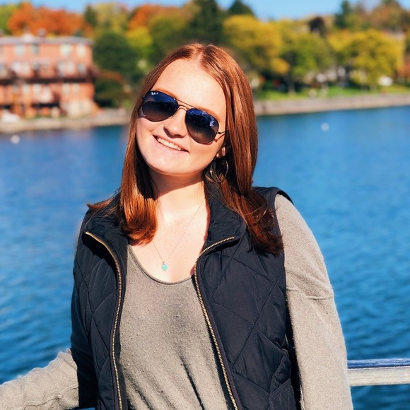 Profile Picture of Sarah Michal (@snmichal) on Poshmark