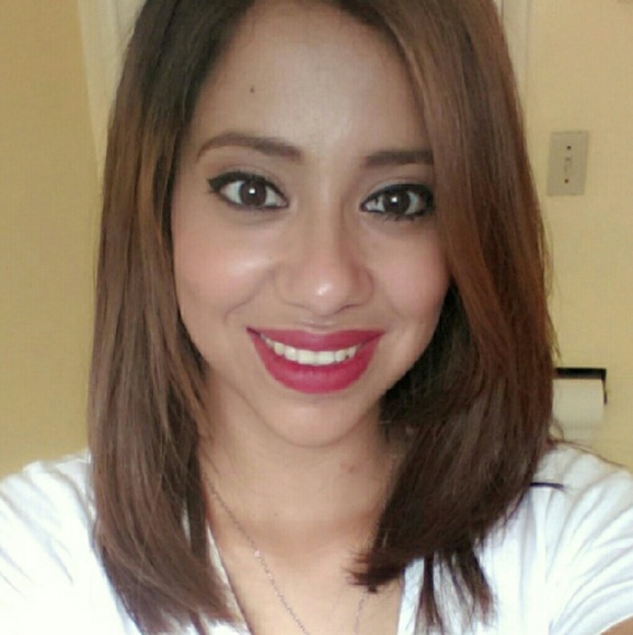 Profile Picture of Alejandra Preciado (@al3jandra_love) on Poshmark