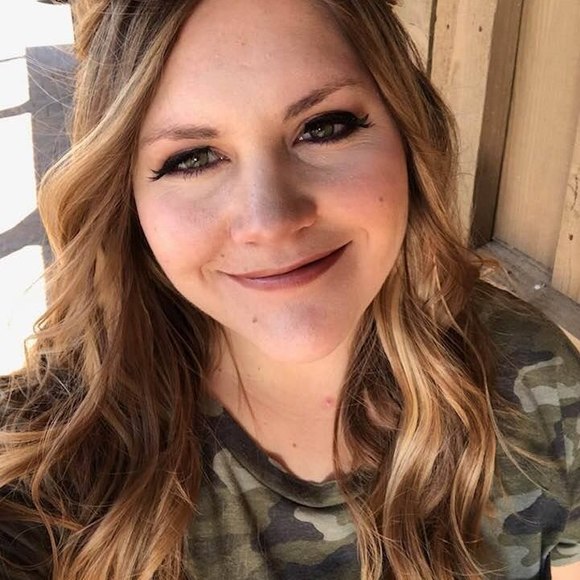 Profile Picture of Ashley Rowe (@ashleyisacool1) on Poshmark
