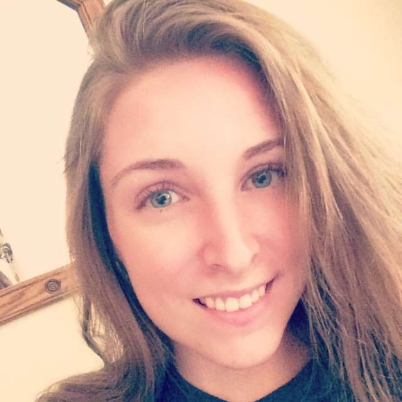 Profile Picture of Lenora Peper (@lenora_peper) on Poshmark