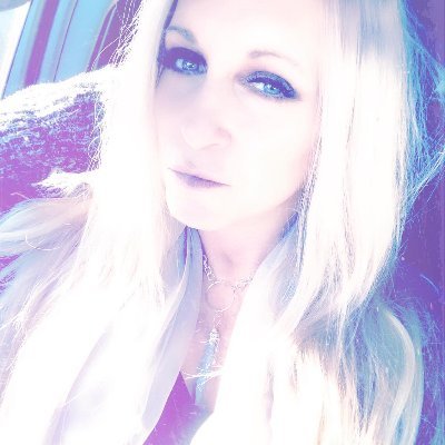 Profile Picture of Corrine Hoffmeyer (@Corrine__Hoff) on Twitter