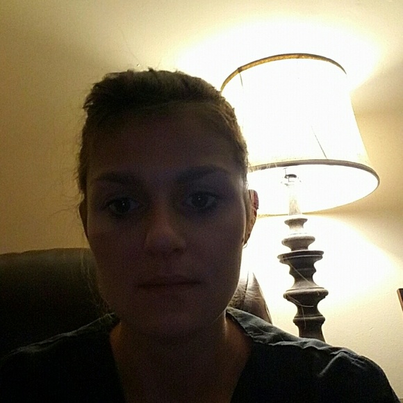 Profile Picture of Shenan Nimz (@dody_412) on Poshmark