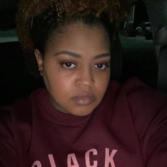 Profile Picture of Darian Aloyce (@dar21618) on Poshmark