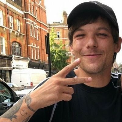 Profile Picture of  ☀️Vicky IS SEEING LOUIS | AU 📌 (@sweet2creature8) on Twitter