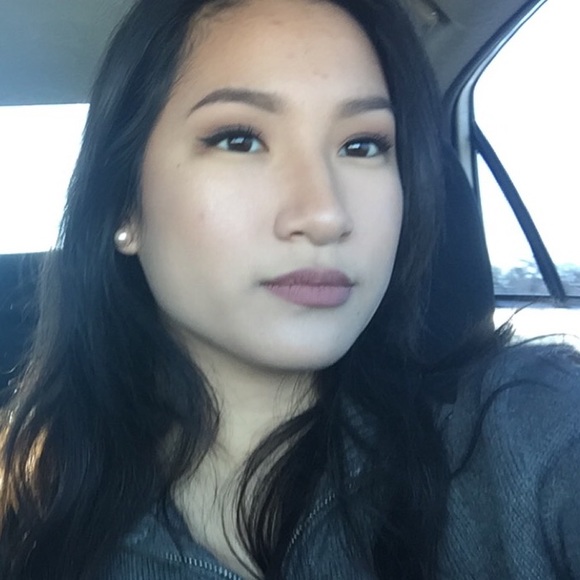 Profile Picture of Huyen Nguyen (@heyhuyen1) on Poshmark