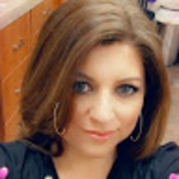 Profile Picture of Krista Kartes (@kristalove78) on Poshmark
