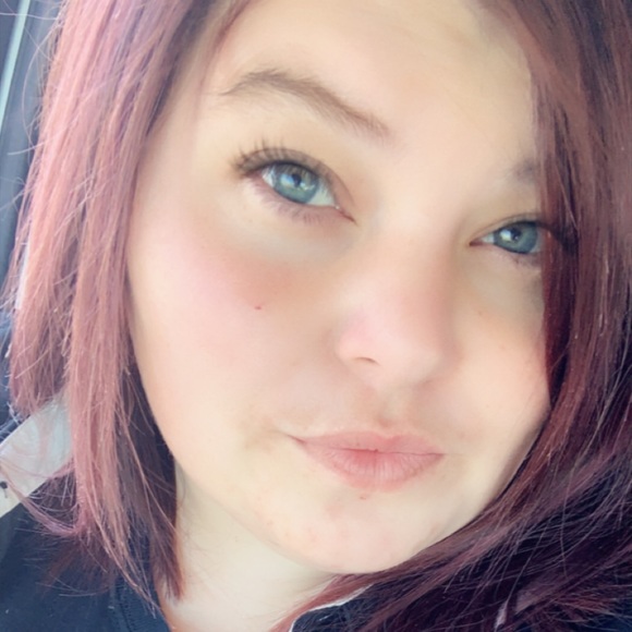 Profile Picture of Haley Gill (@haleygill104) on Poshmark