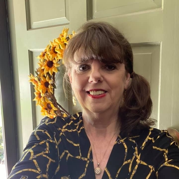 Profile Picture of Marsha Elfrink (@marshaelfrink) on Poshmark