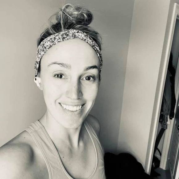 Profile Picture of Lauren Ciprotti (@laurenfemino) on Poshmark