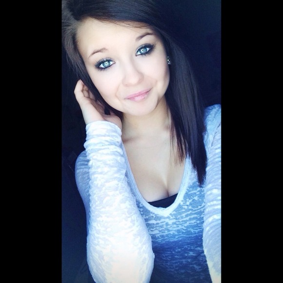 Profile Picture of Stephanie Bielawski (@stephanieann2) on Poshmark