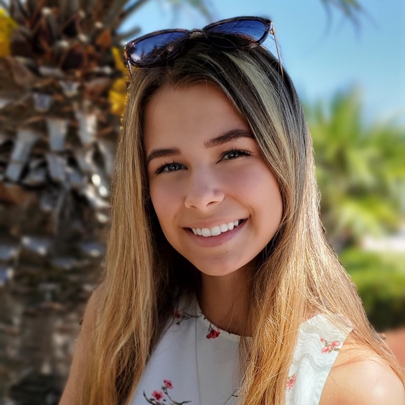 Profile Picture of Brooke Hildebrandt (@brookelh02) on Poshmark