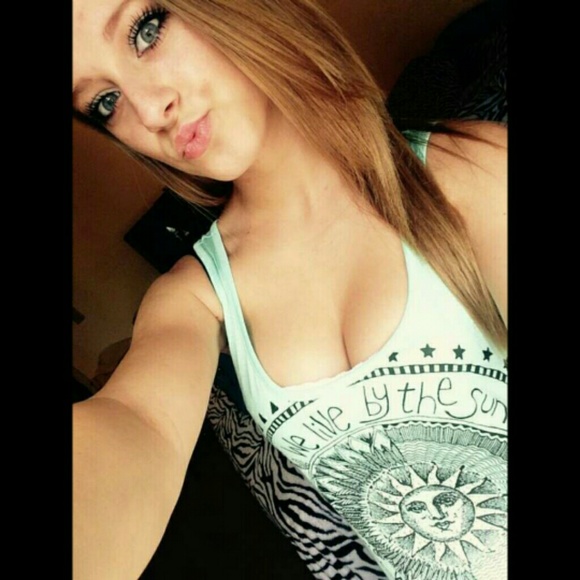 Profile Picture of Hailey Rulo (@hails2theyeah) on Poshmark