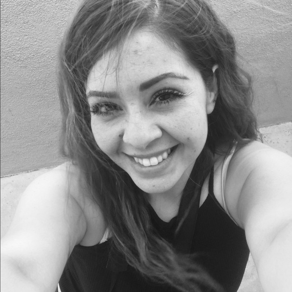 Profile Picture of Jacqueline Maciel (@jackiiscloset28) on Poshmark