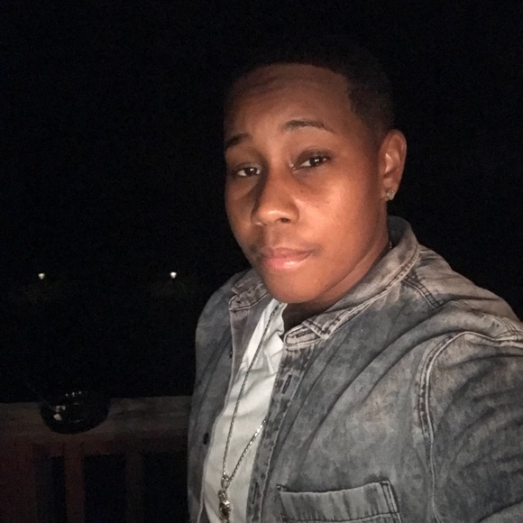 Paige Tabor - Poshmark Profile Picture of Paige Tabor (@peetabor87) on Poshmark