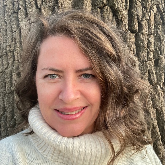 Profile Picture of Amber Bailey (@amberbailey844) on Poshmark