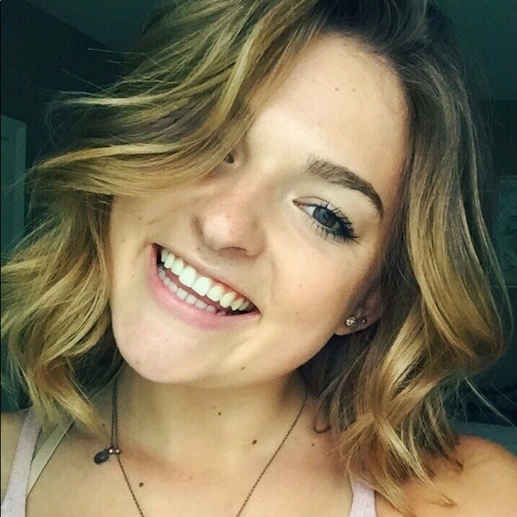 Profile Picture of Michaela Hollister (@mwhollister) on Poshmark