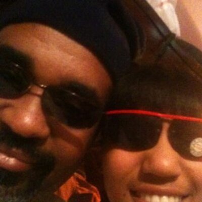 Profile Picture of Sean Waight (@DollarChickenBZ) on Twitter