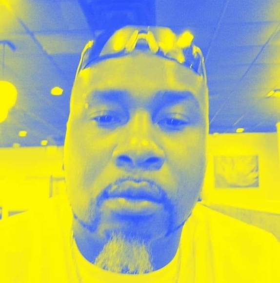 Quentin Terry - Poshmark Profile Picture of Quentin Terry (@moon198532) on Poshmark