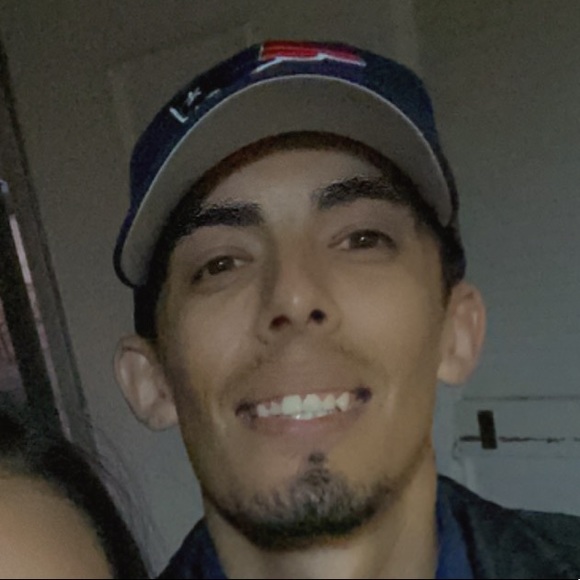 Profile Picture of Cesar Uribe (@cesaruribe1989) on Poshmark