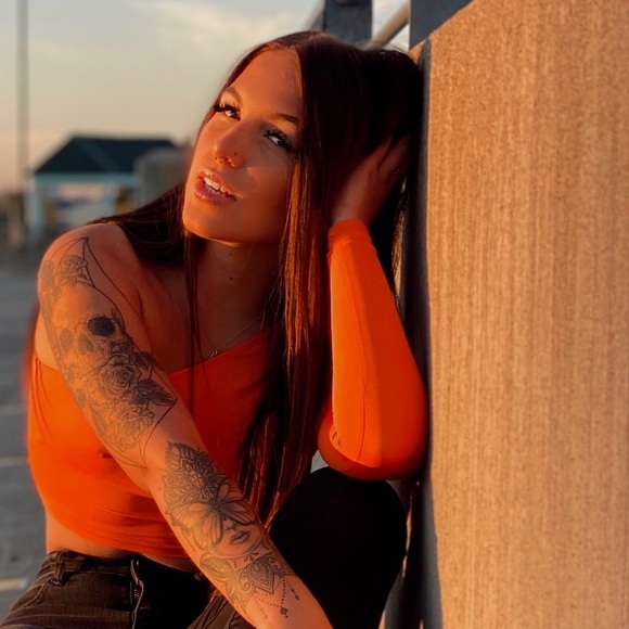Profile Picture of Taisly Simington (@taisly) on Poshmark