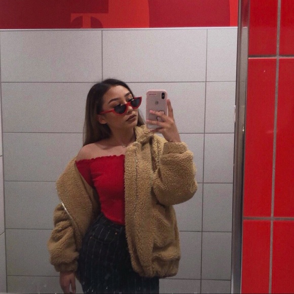 Profile Picture of Aaliyah Rodriguez (@aaliyah652) on Poshmark