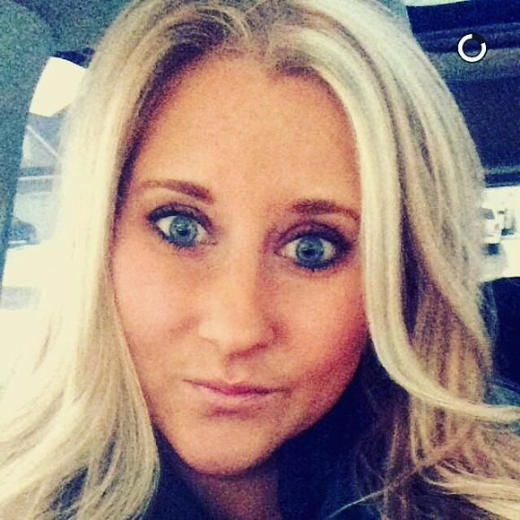 Profile Picture of Holly Olejnik (@smithh888) on Poshmark