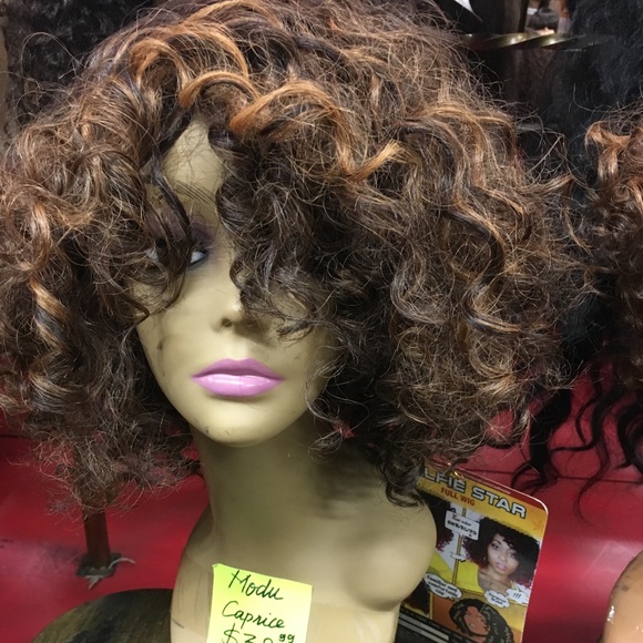 Profile Picture of Aura Dandrade (@auradandrade) on Poshmark