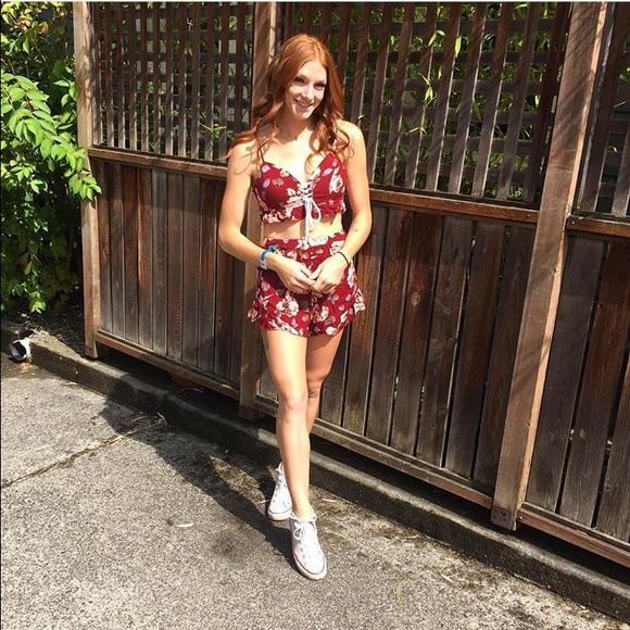 Profile Picture of Haley Velez (@haleyrose0918) on Poshmark