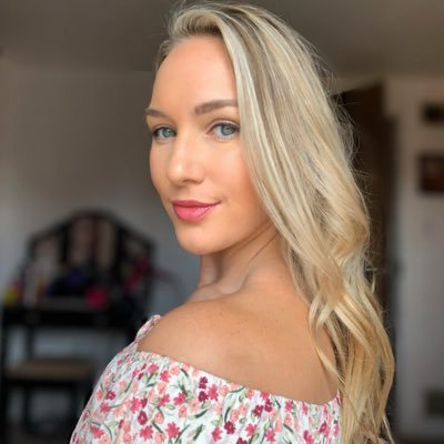 Profile Picture of Lacey Peterson (@laceyy_peterson) on Twitter