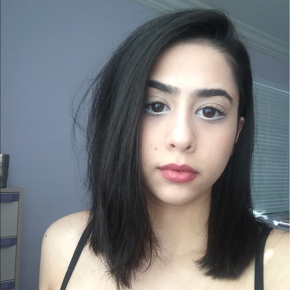 Profile Picture of Paulina Andree (@paulinandree) on Poshmark