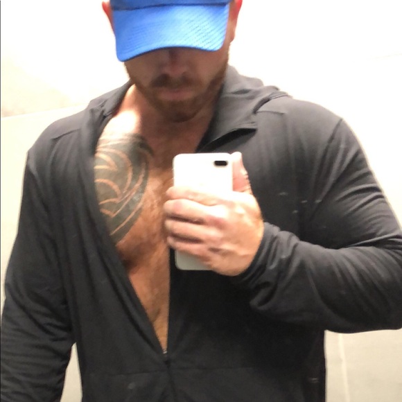 Rogeroger Sannes - Poshmark Profile Picture of Rogeroger Sannes (@rsannes) on Poshmark