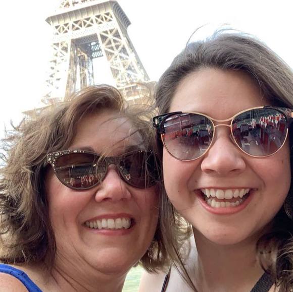Profile Picture of Lorie Larsen (@1lorielrn44) on Poshmark