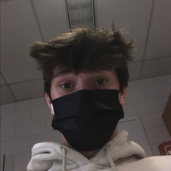 Eestin Hanousek - Poshmark Profile Picture of Eestin Hanousek (@eestinrobert) on Poshmark