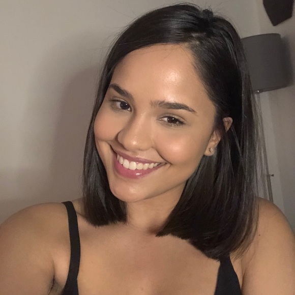 Profile Picture of Bianca Estevez (@belucy) on Poshmark