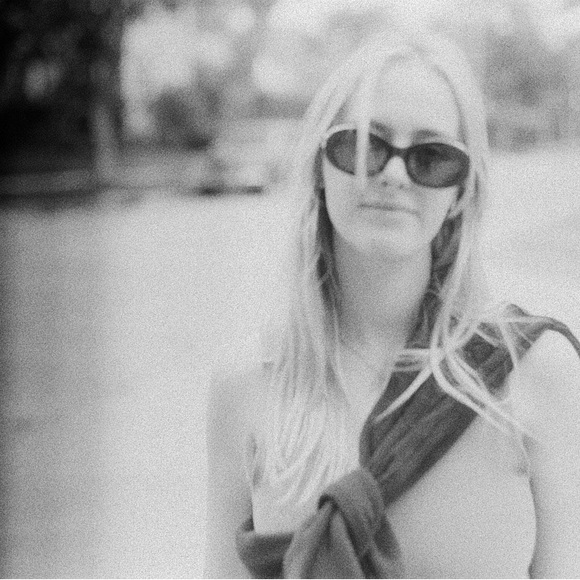 Profile Picture of Emma Elgort (@emmamolz1) on Poshmark