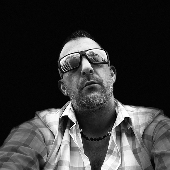 Profile Picture of Kristopher Eiring (@kriseiring) on Poshmark