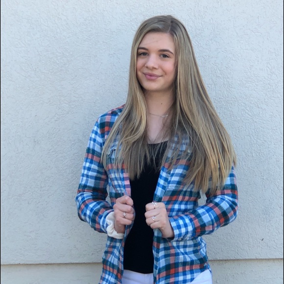 Erica Brabner - Poshmark Profile Picture of Erica Brabner (@erica_brabner) on Poshmark