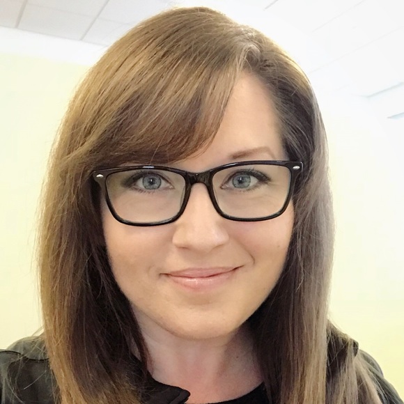Profile Picture of Crystal Wirth (@crystalwirth) on Poshmark