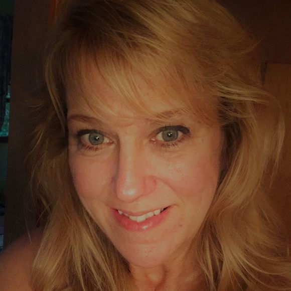 Profile Picture of Alison Sluckis (@alikat1318) on Poshmark