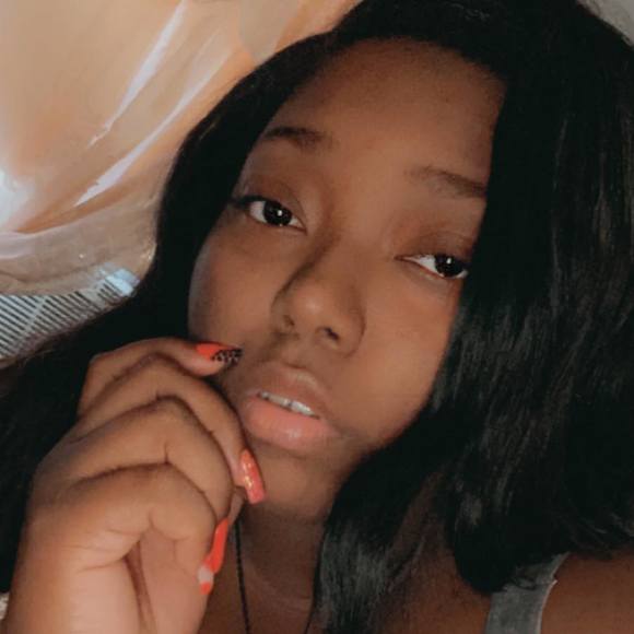 Profile Picture of Andrea Nelson (@dreadiva) on Poshmark