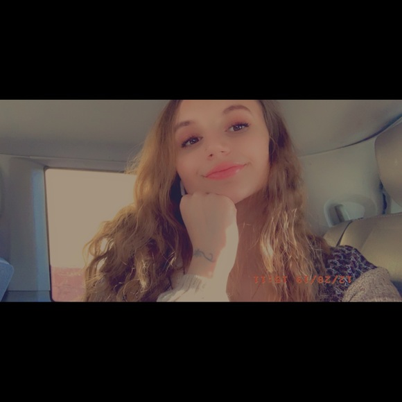 Profile Picture of Jocelyn Reeder (@jocelynreeder) on Poshmark