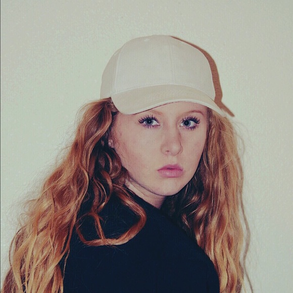 Profile Picture of Jenna Petrie (@jennapetrie) on Poshmark