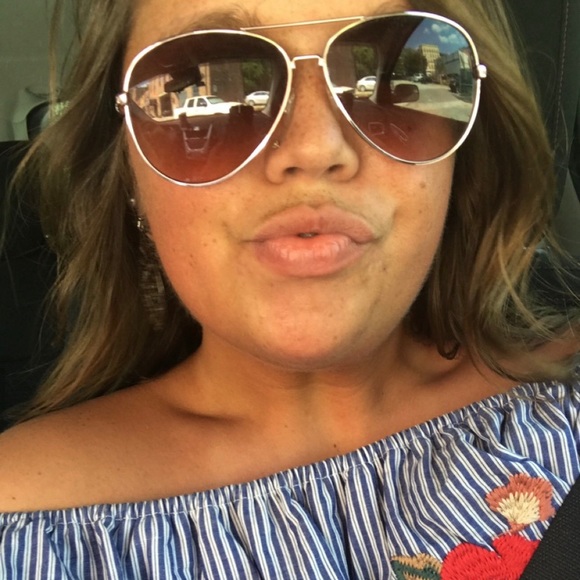 Profile Picture of Kayla Stiverson (@kaystives) on Poshmark