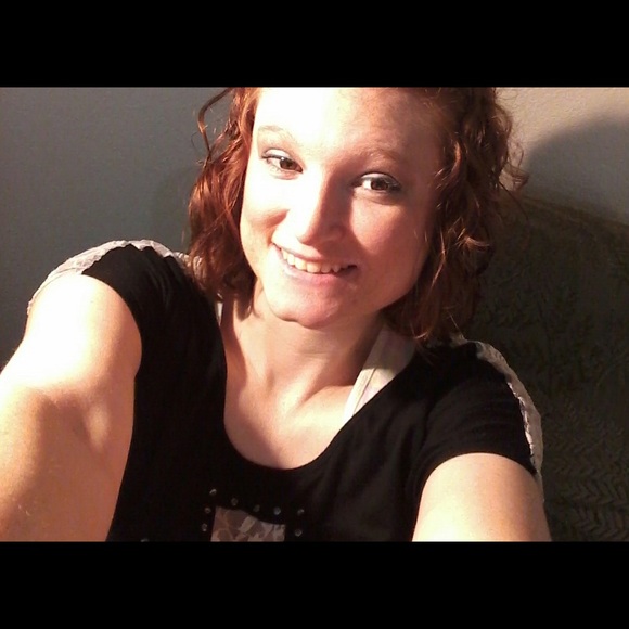 Profile Picture of Alyssa Woldtvedt (@alycat09777) on Poshmark