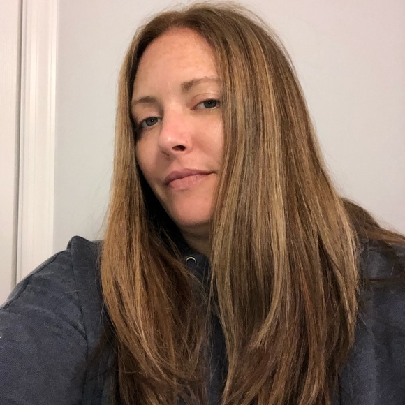 Kelly Deaner - Poshmark Profile Picture of Kelly Deaner (@kellydeaner) on Poshmark