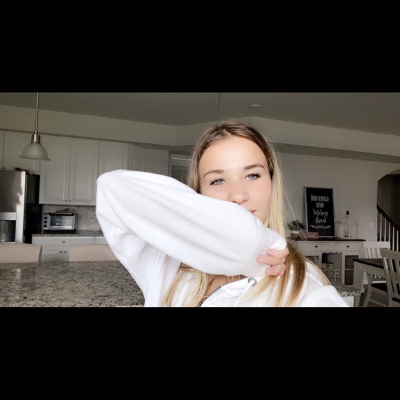 Profile Picture of Lilliana Pazienza (@lillys_cloths08) on Poshmark