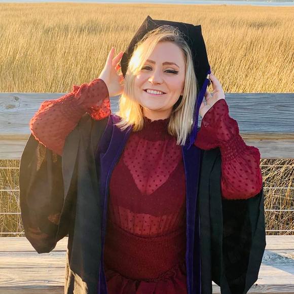 Melenni Balbach - Poshmark Profile Picture of Melenni Balbach (@mrbalbac) on Poshmark