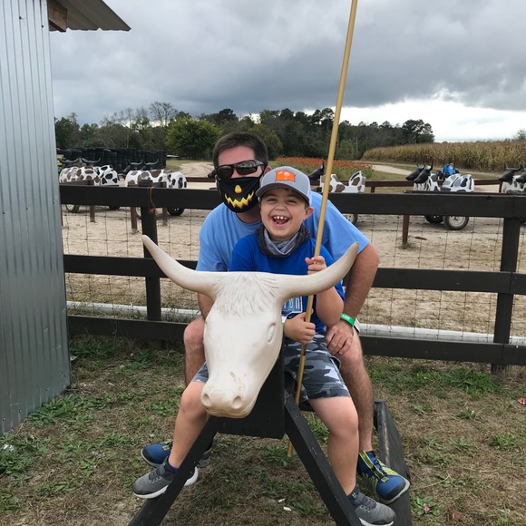 Profile Picture of Stephen Crown (@stephen_crown) on Poshmark